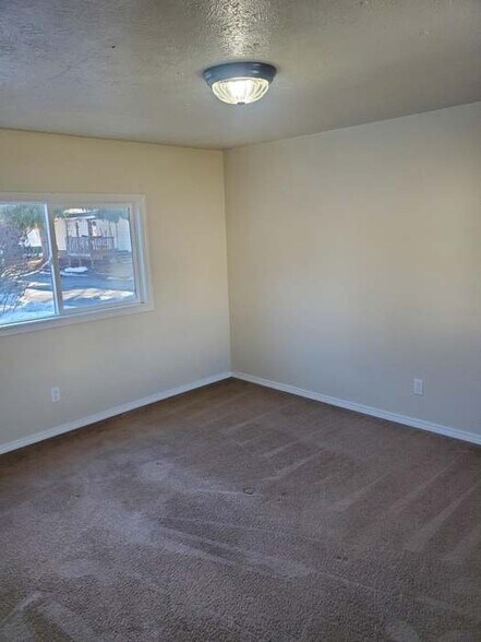 Building Photo - 4001 E Denison-Chattaroy Rd