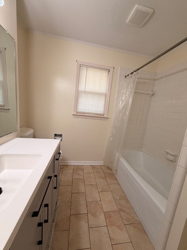 Building Photo - 2604 McArthur Dr