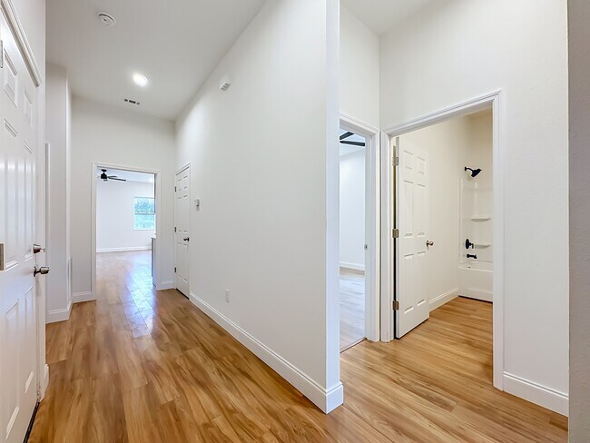 Building Photo - 1192 W 25th St