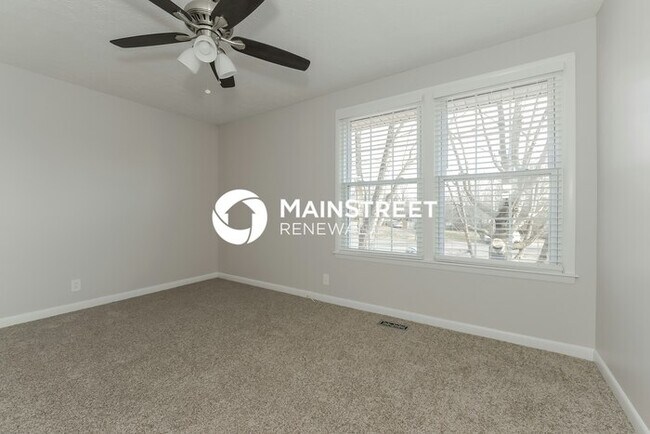 Building Photo - 4 Bedroom Pet-Friendly Home in Hendersonville, TN with Main Street Renewal