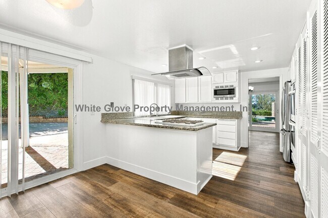 Building Photo - 265 S Via Montanera