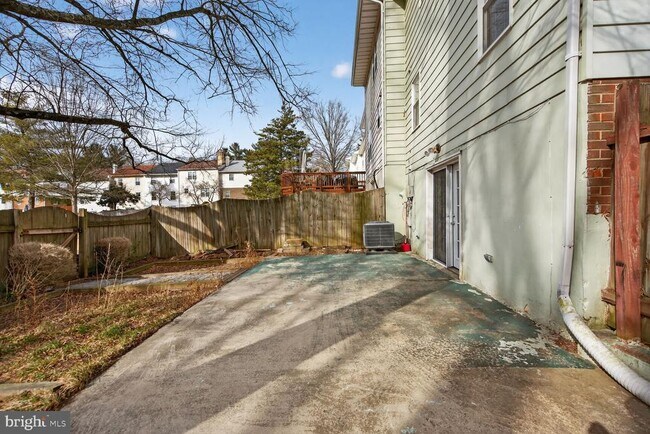 Building Photo - 6015 Ticonderoga Ct