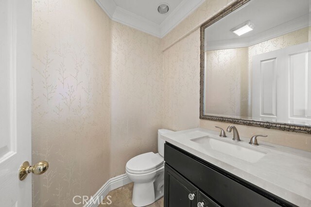Building Photo - 6 Petria