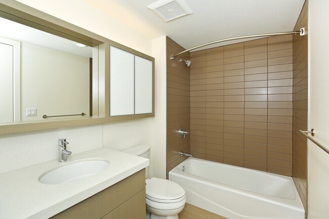 Building Photo - Live in the Heart of Kakaako!