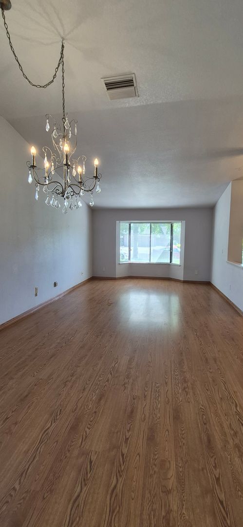Building Photo - 642 Silvertop Way