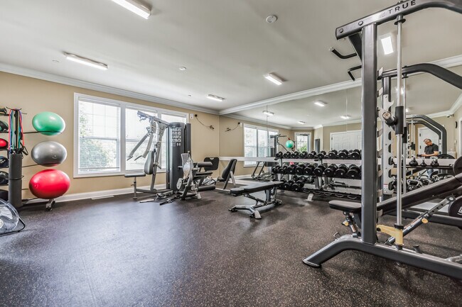 Building Photo - 605 Brook Ct