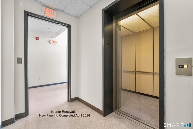 Building Photo - 937 Post Rd