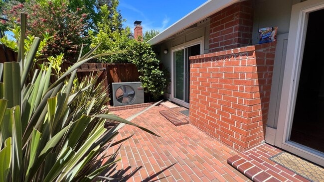 Building Photo - 10843 Northfield Square