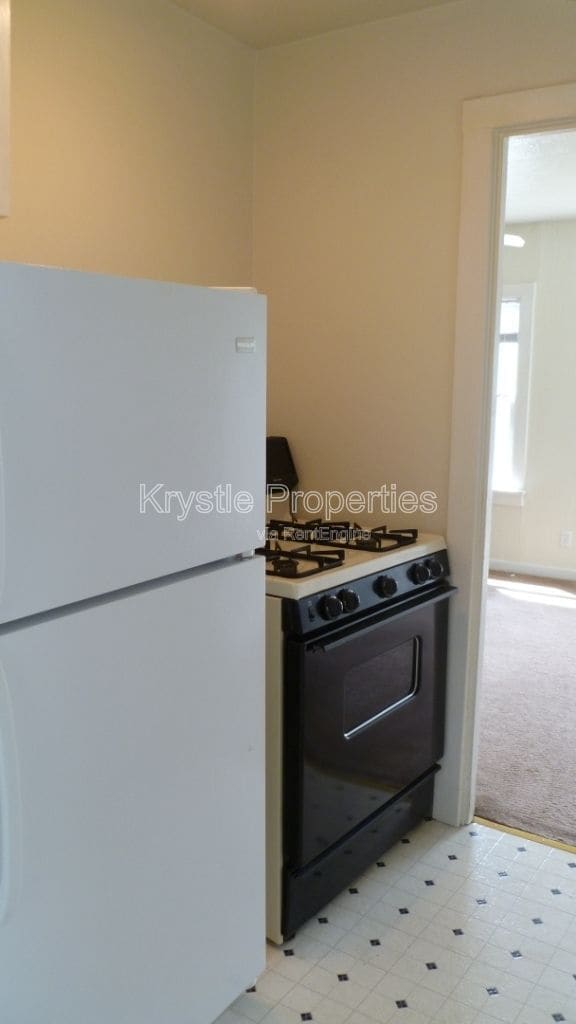 Building Photo - 322 Evans Ave