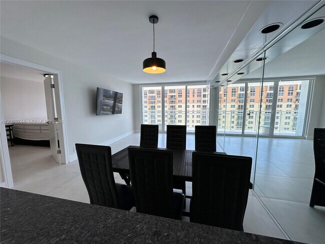 Building Photo - 2030 S Ocean Dr