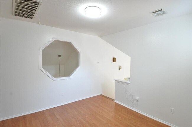 Building Photo - 9902 Talleyran Dr