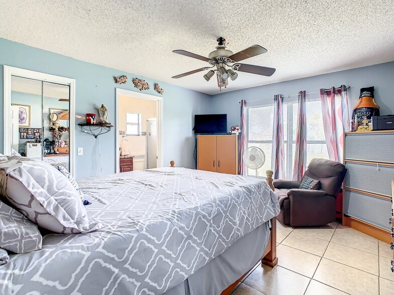 Building Photo - 853 Blanc Ct