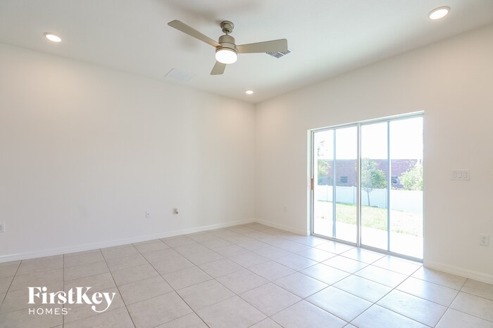 Building Photo - 332 Corbel Ln