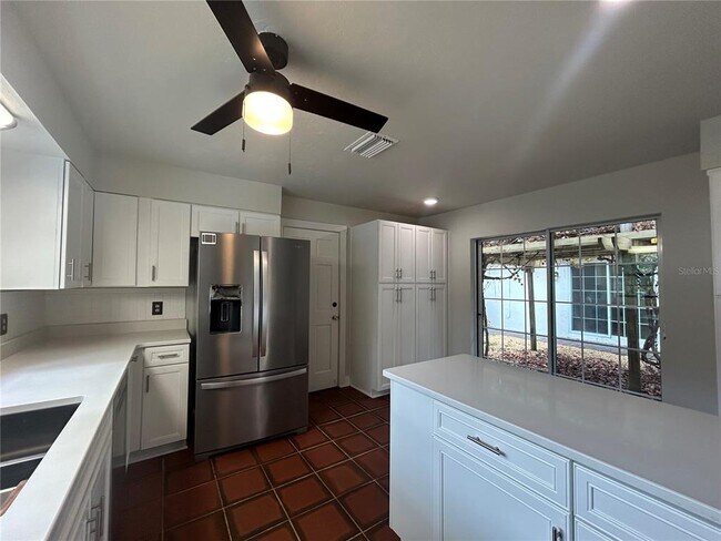 Building Photo - 3322 NW 39th Ter