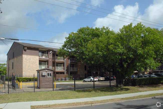 Anna Dupree Apartments On Cullen