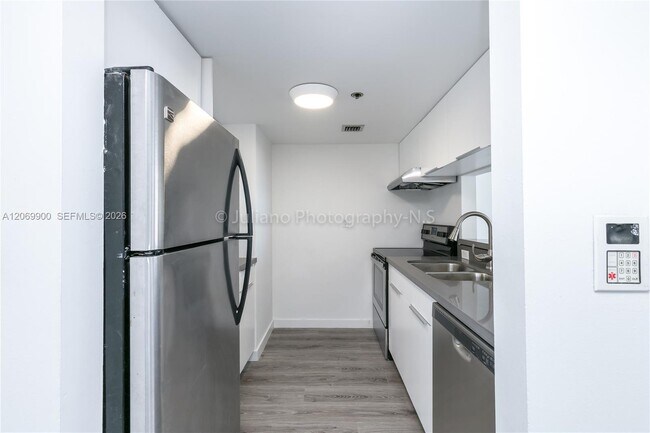 Building Photo - 7601 E Treasure Dr