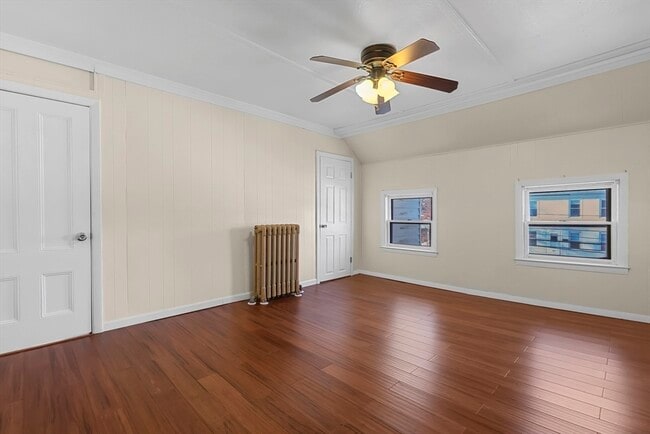 Building Photo - 119 Bank St