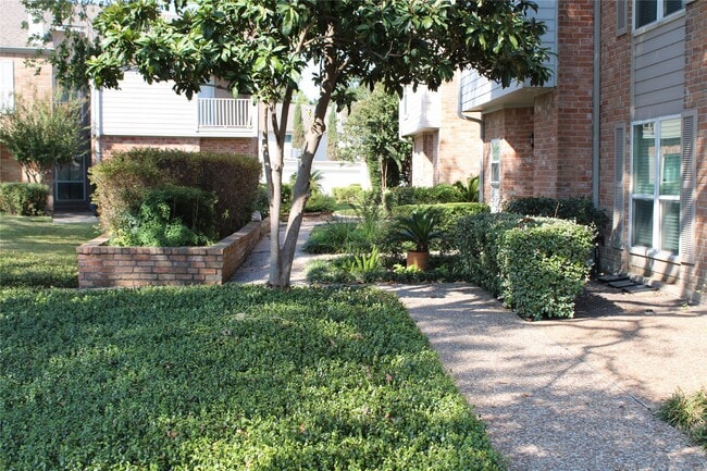 Building Photo - 5976 Woodway Place Ct