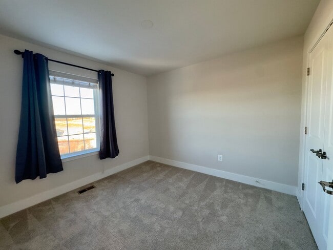 Building Photo - Charming 3 Bedroom/2 Bathroom/2 Half Bath Townhome in Windsor Mill, MD!