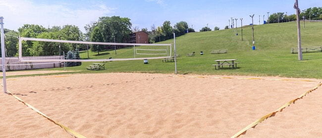 Building Photo - 1601 Fairway Dr