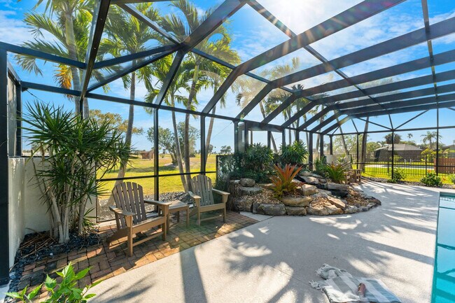 Building Photo - 12 Fairway Dr