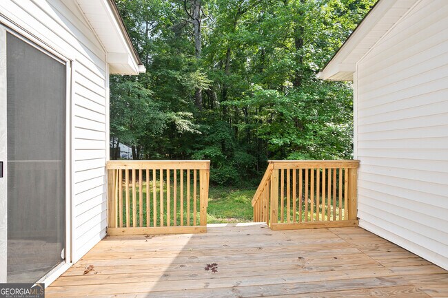 Building Photo - 6712 Lakewood Dr