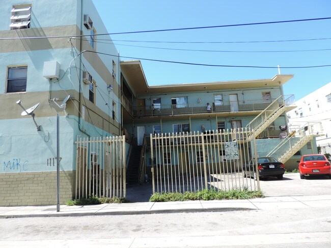 Building Photo - 1117 NW 3rd Ave