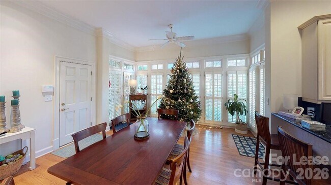 Building Photo - 1141 Dilworth Crescent Row