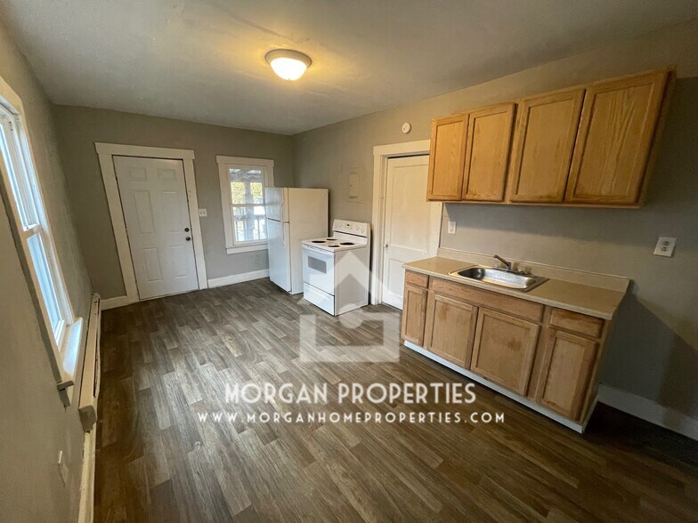 Building Photo - 1712 Main St