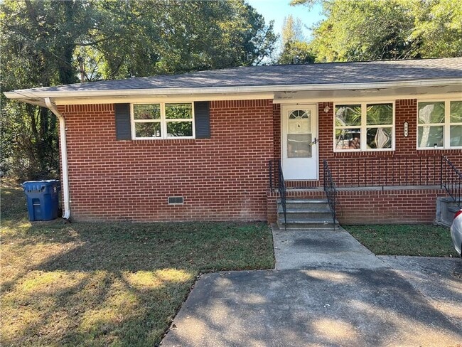 Primary Photo - 1083 Center St SW