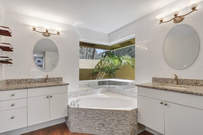 Building Photo - 1097 Egret Cir N