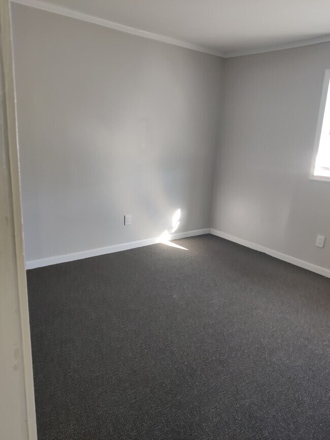 Building Photo - 1530 S Corlies St