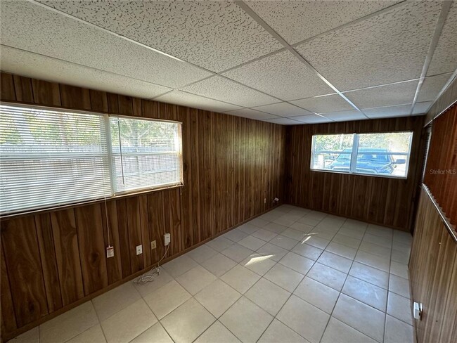 Building Photo - 2002 20th St W