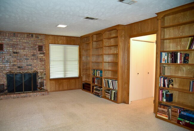 Building Photo - Country Home with 3 Bedrooms and 2 Baths