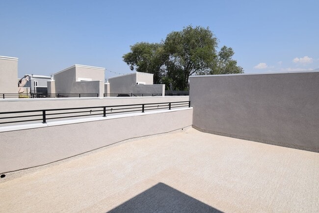 Building Photo - Charming 3 Bed 2.5 Bath Townhome in Murray!!!