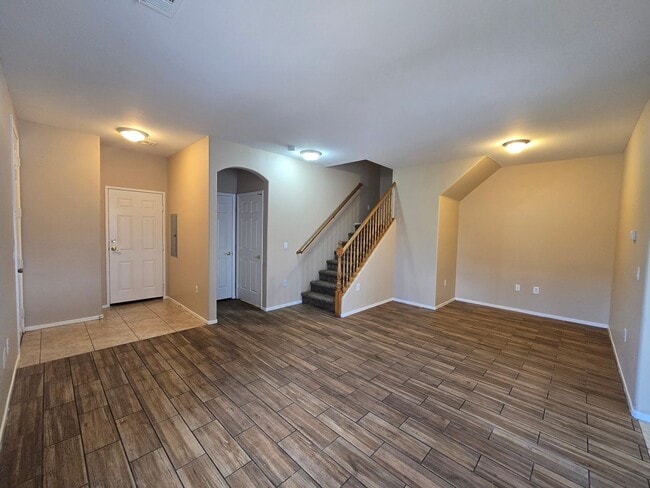 Building Photo - A Fabulous 3 Bedroom Townhouse close to NA...