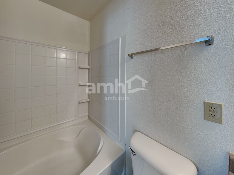 Building Photo - 10155 Cumberland Pointe Blvd