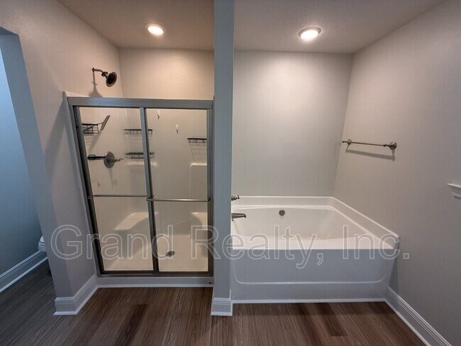 Building Photo - 5621 Flume Dr