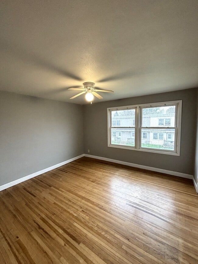 Building Photo - 2 bedroom townhome with walk out basement for rent in Waterloo!