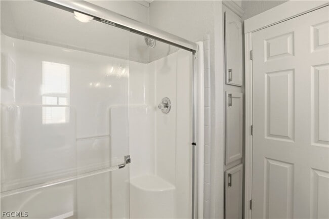 Building Photo - 158 Nanaimo Trail