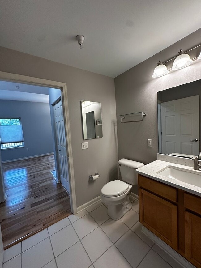 Building Photo - 1 Bedroom, GREAT location!!