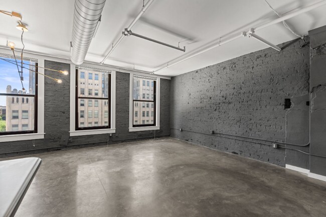Building Photo - 1006 Olive St