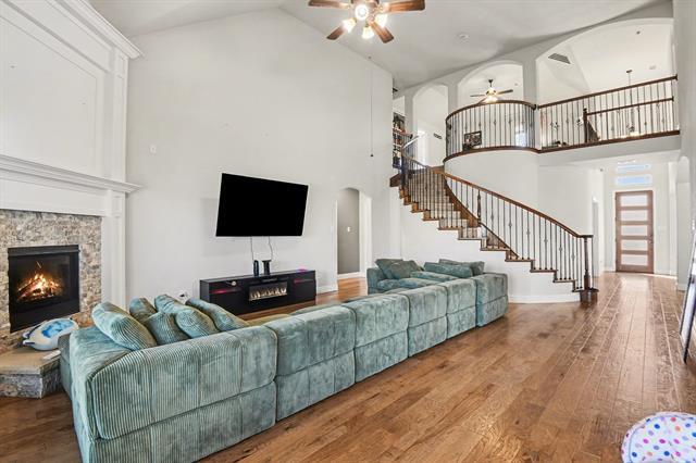 Building Photo - 6116 Cooper Crk St