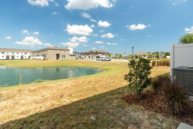 Building Photo - Almost Brand New 3 beds 2.5 baths in East ...