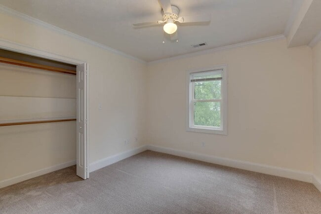 Building Photo - 1302 Dare Rd