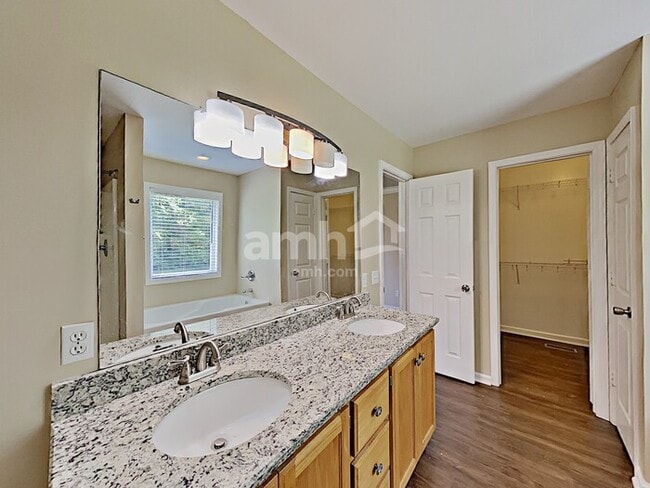 Building Photo - 156 Brightstar Ct