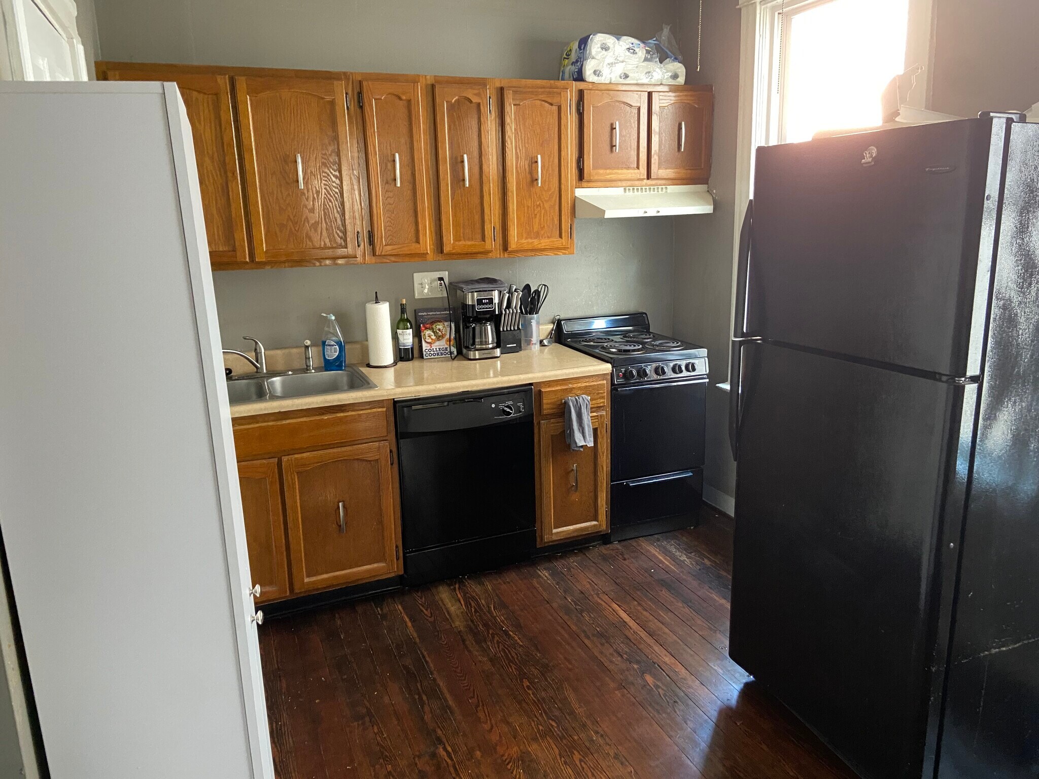 Building Photo - 256 Warner St