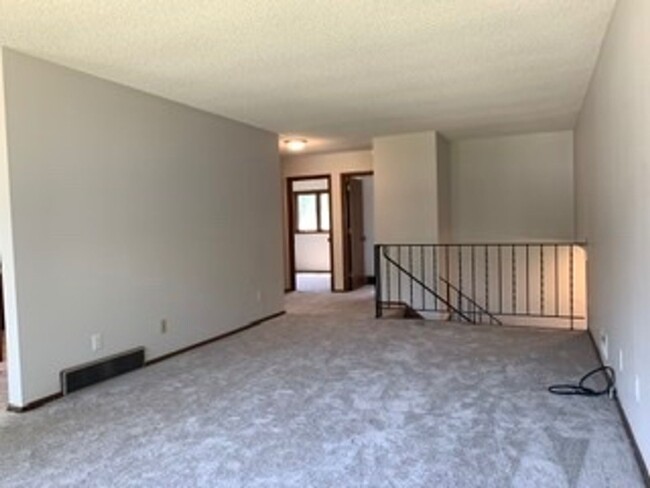 Building Photo - 4bd 2ba 2car garage nice NE Minneapolis ne...