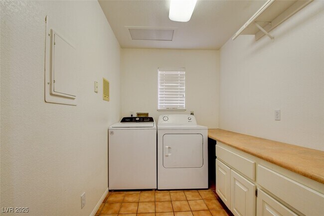 Building Photo - 7040 Bailey Cir