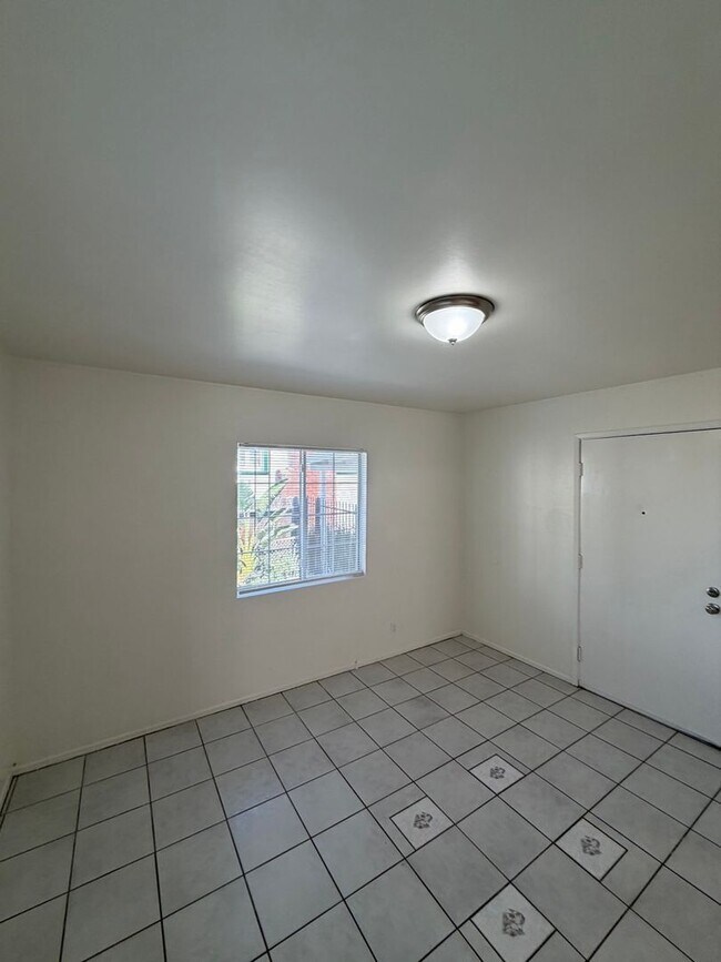 Building Photo - Spacious 4-Bed, 2-Bath Home in Whittier